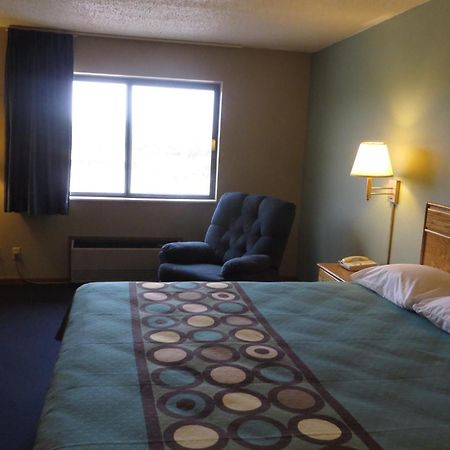 Super 8 By Wyndham Macomb Exterior foto