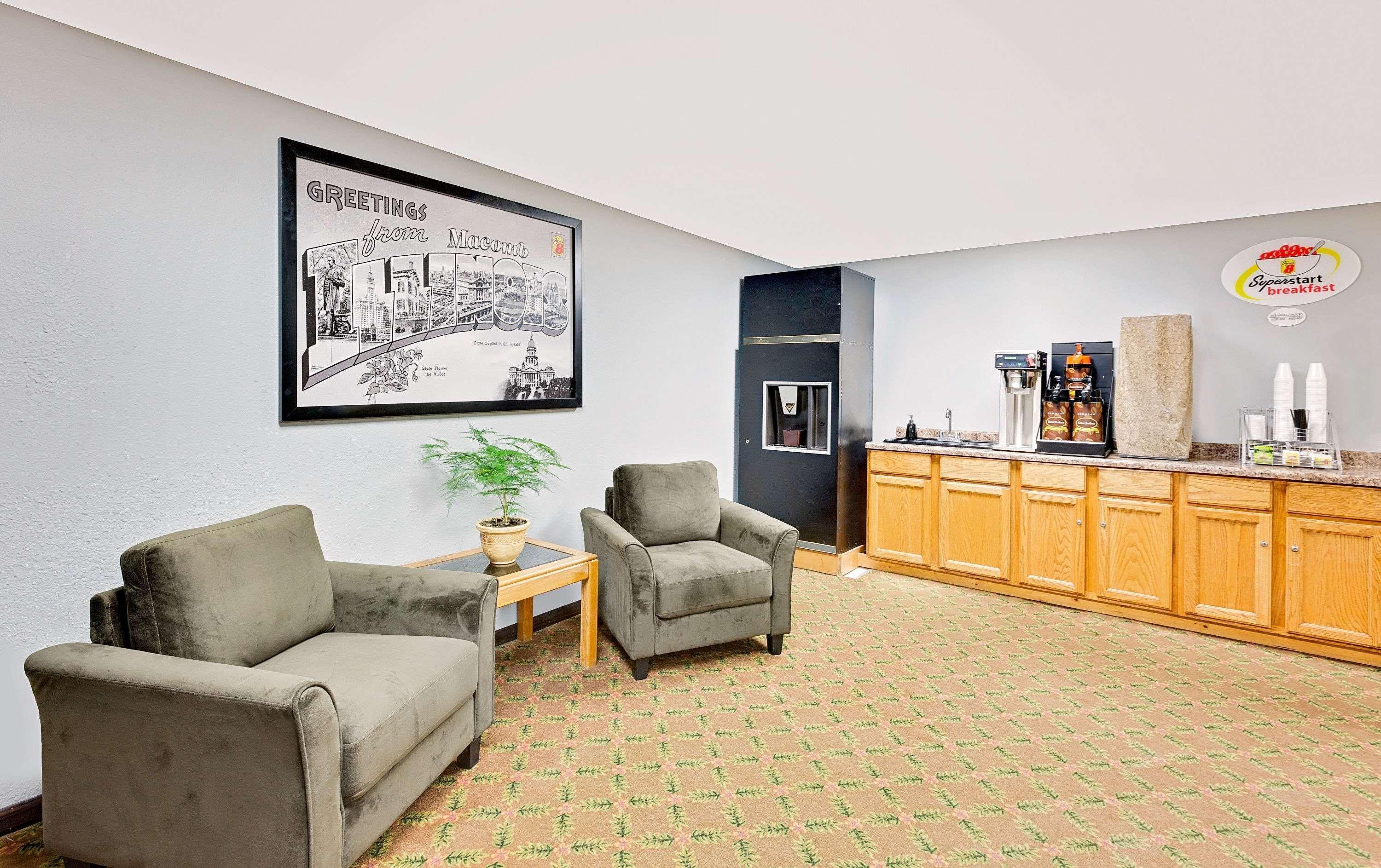 Super 8 By Wyndham Macomb Exterior foto