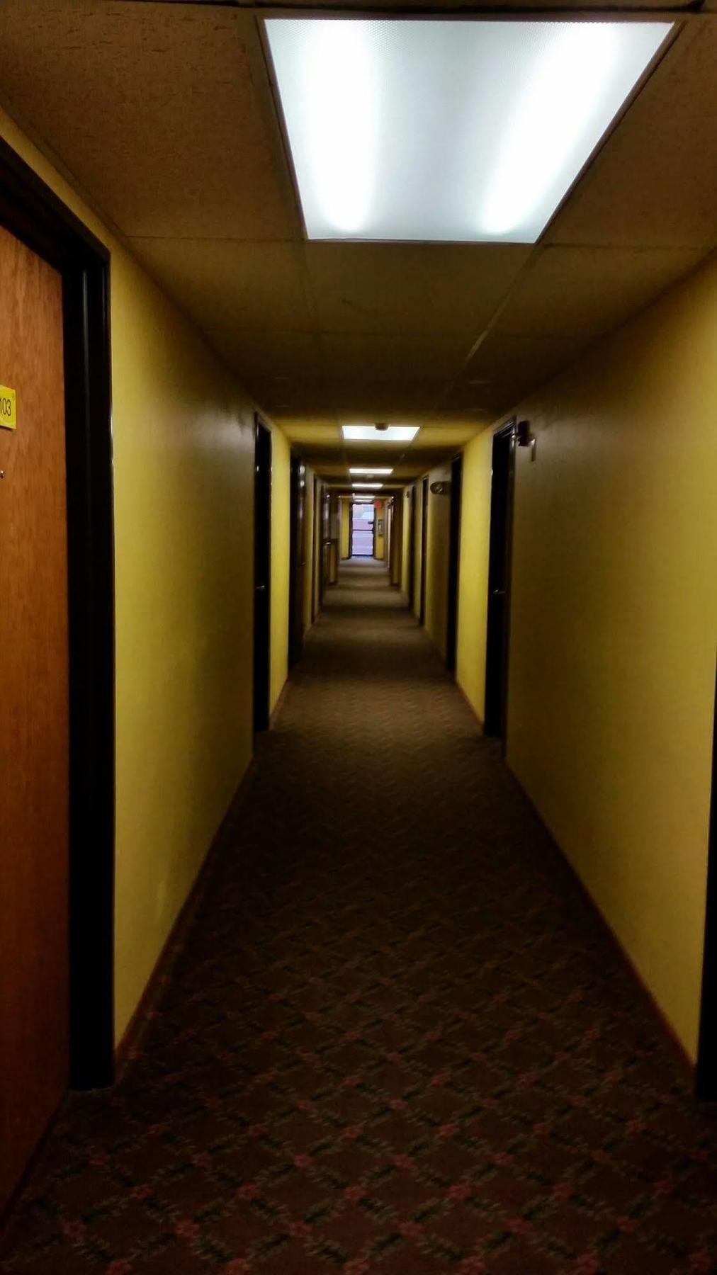 Super 8 By Wyndham Macomb Exterior foto